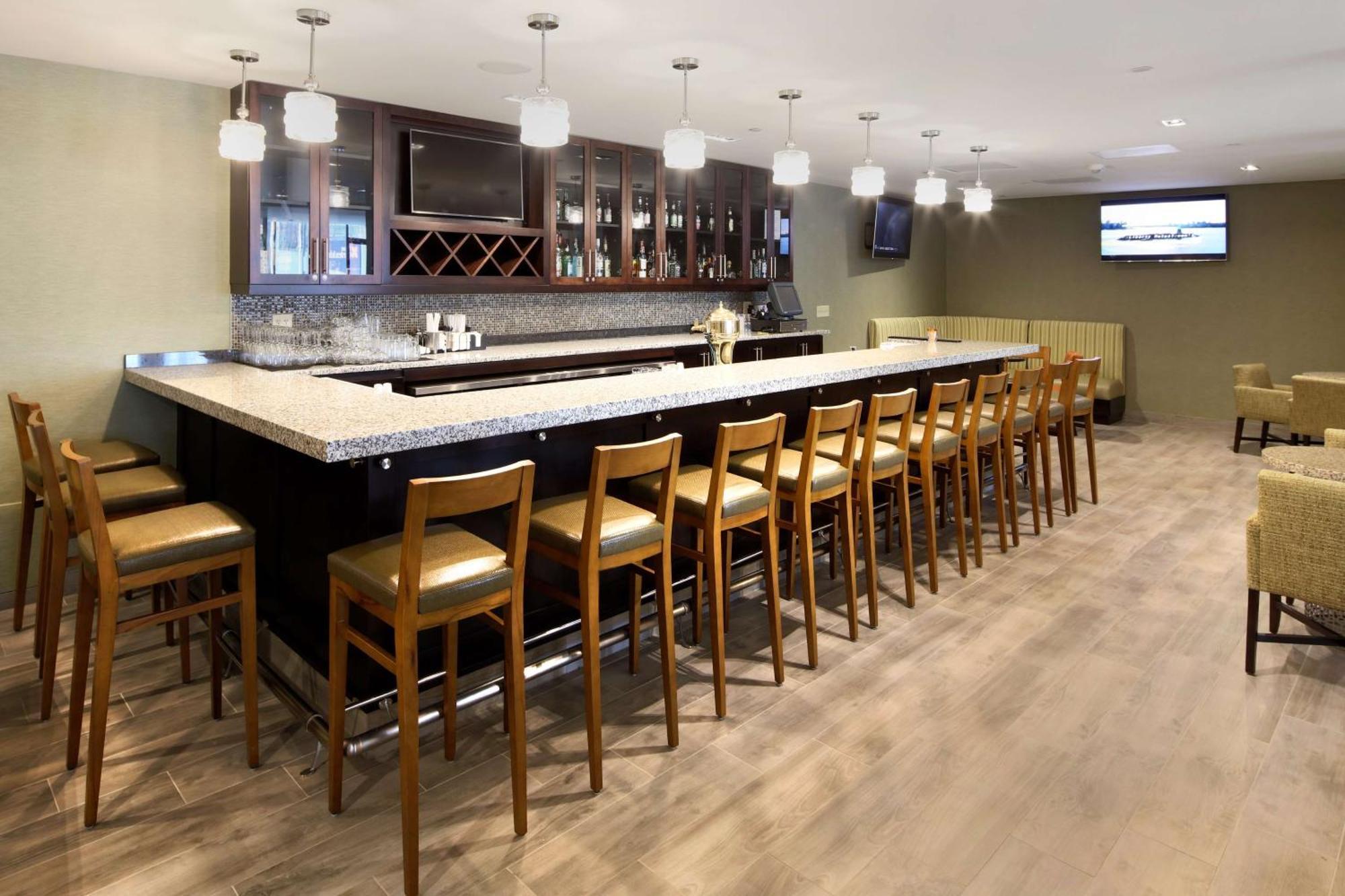 Hilton Garden Inn Reagan National Airport Arlington Restaurant photo