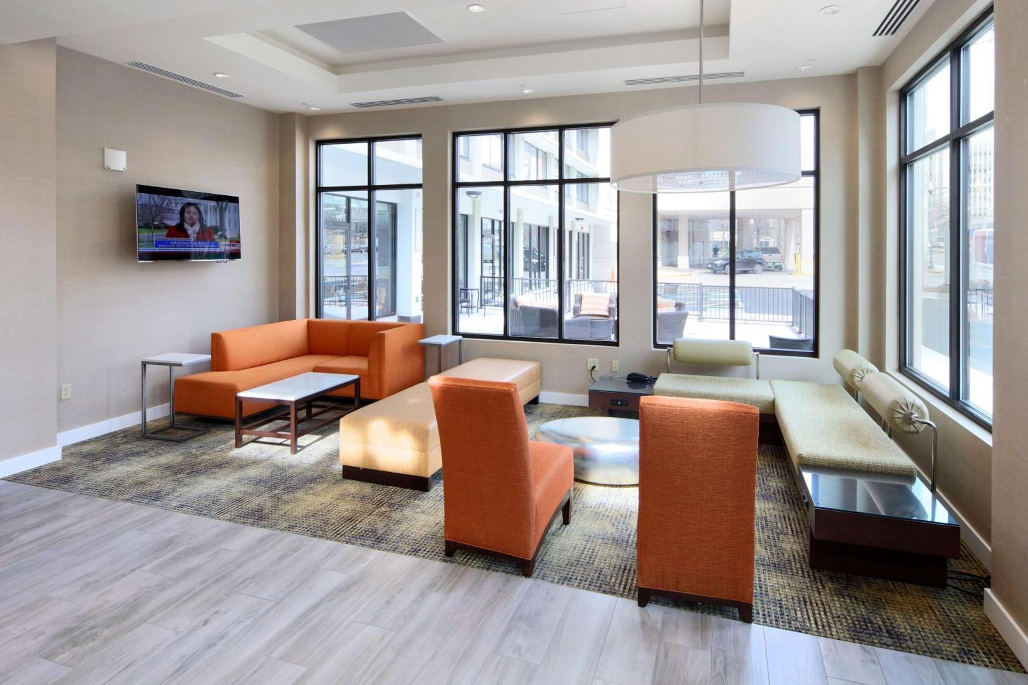 Hilton Garden Inn Reagan National Airport Arlington Exterior photo
