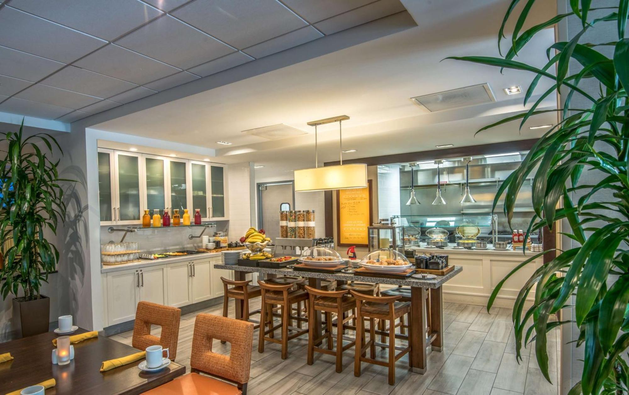 Hilton Garden Inn Reagan National Airport Arlington Exterior photo